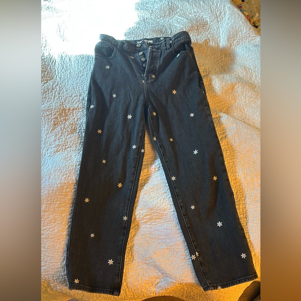 Black Pacsun Jeans with daisies